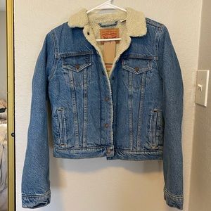 NWT Levi’s Original Sherpa Trucker